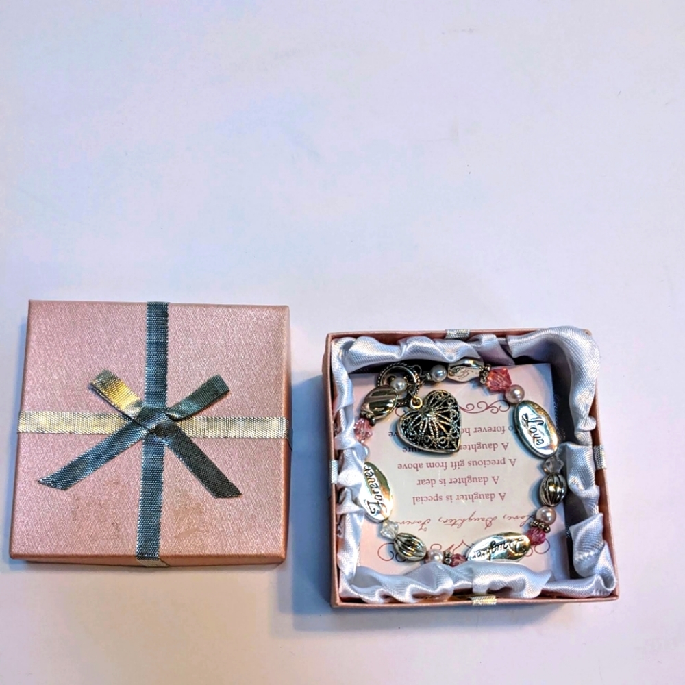 New Expressively Yours Bracelet Love Daughter Forever with Box